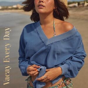 Aerie Vacay Every Day Blue Crewneck